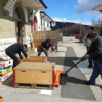 © Roman Müller
Die Schriftstücke werden in Paletten verladen. Archivübername 4