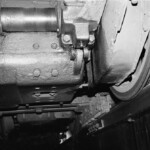 Vue d'un moteur de traction depuis la fosse à maintenance Vue d'un moteur de traction