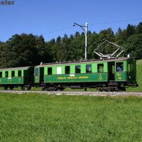 © Peter Hürzeler
Mit seinen Maximum-Truck Drehgestellen stellt der Ce 2/4 70 etwas sehr besonderes dar. Ce 2/4 70