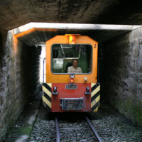 © Peter Hürzeler
Die Feldbahn der Holcim Brunnen unterquert auch die Gotthardstrecke. Feldbahn