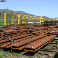 © Peter Hürzeler
Alte Schienenteile warten auf die Recyclierung Alte Schienenteile