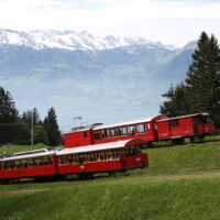 © Peter Hürzeler
Kreuzung unseres Fotozuges mit einem Regelzug bei Freibergen. SGEG Kreuzung Fotozug