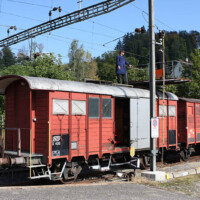 © Peter Hürzeler
Der Fahrleitungsmontagewagen X 408 in voller Aktion. Fahrleitungsmontagewagen X 408