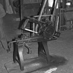 Saw driven by a transmission belt Saw driven by a transmission belt